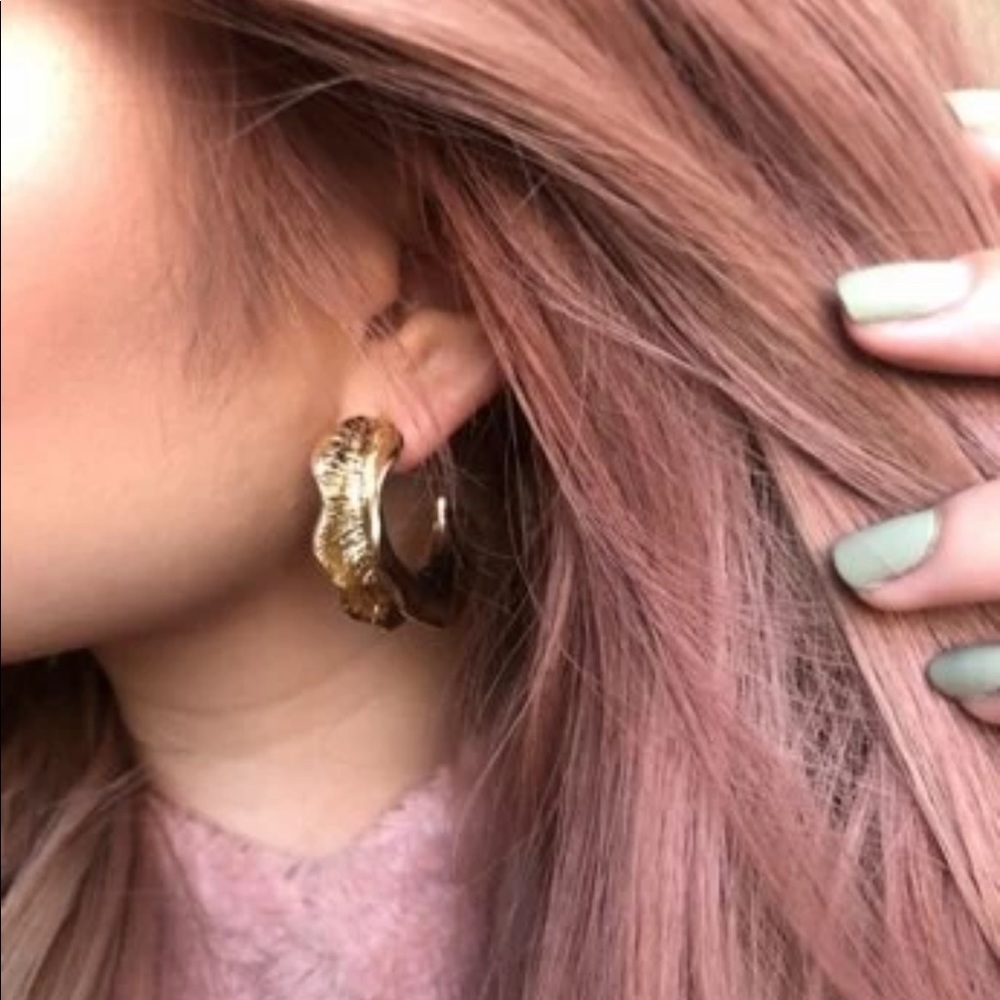 Gold moon shaped earrings - Picture 4 of 4